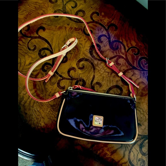 Dooney & Bourke Handbags - Dooney & Bourke Lexi Crossbody